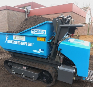 Grondverzet met rupsdumper - Hoveniersbedrijf C.K. van Mourik Buurmalsen, West-Betuwe, Buren, Tiel, Beusichem, Culemborg, Meteren, Tricht, Deil, Asch, Zoelen, Zoelmond, Avezaath, Erichem, Geldermalsen,