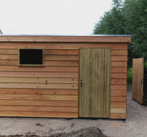 Tuinschuur van hout. - Hoveniersbedrijf C.K. van Mourik de hovenier voor West Betuwe, Tiel, Culemborg, Geldermalsen, Buren