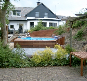 Ombouw voor het zwembad - Hoveniersbedrijf C.K. van Mourik Tuinontwerp Katja Dupont IJzerhart Tuinarchitekt