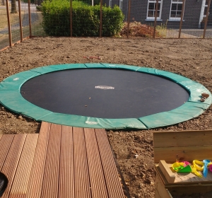 Trampoline Berg Flatground 430 cm doorsnede. Hoveniersbedrijf C.K. van Mourik Geldermalsen - Tiel - Culemborg